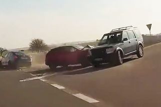Řetězová nehoda, kurz asertivity a ošklivá havárie při odbočování | Brněnská odchytová – dashcam